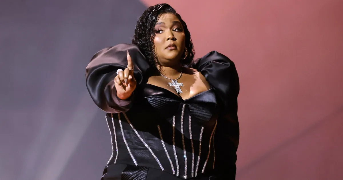 lizzo-demanda-acoso