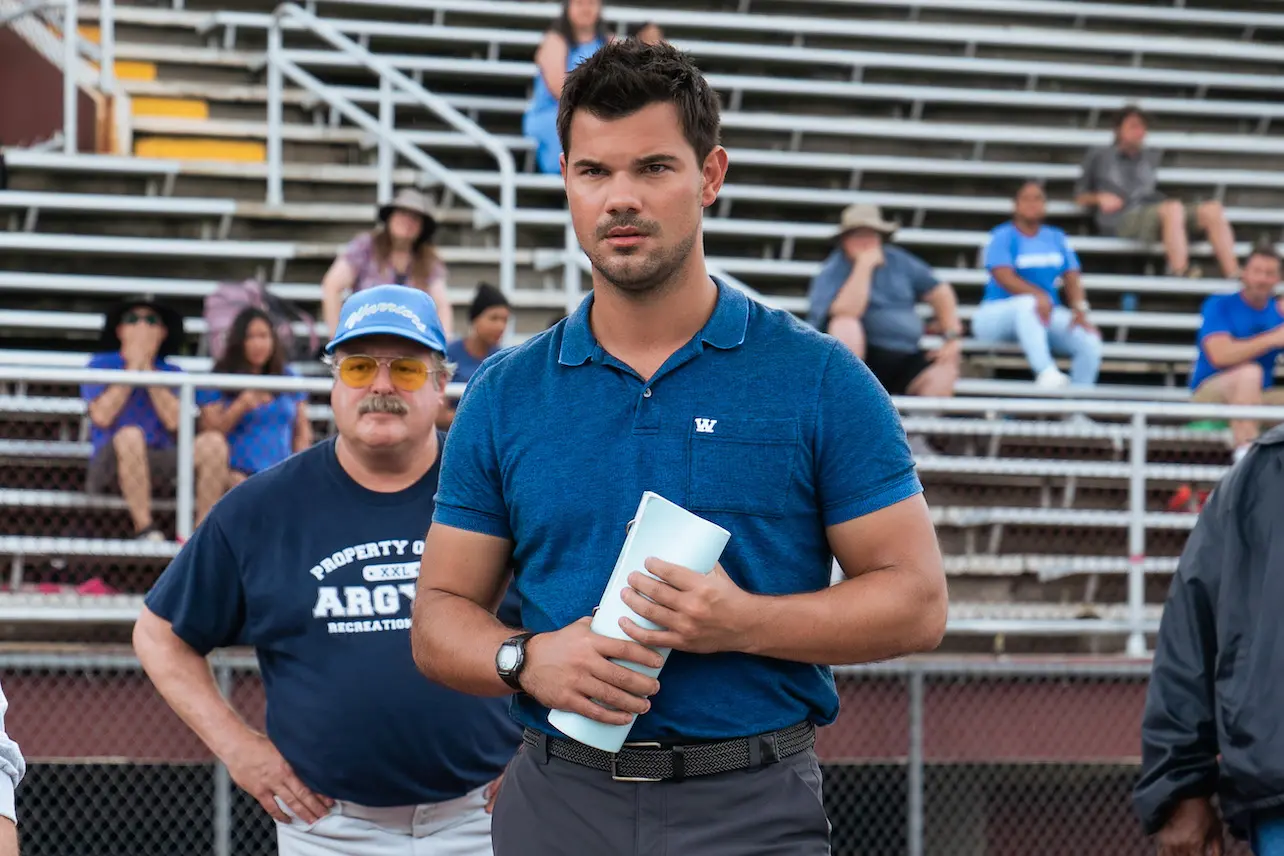taylor-lautner-movie-home-team