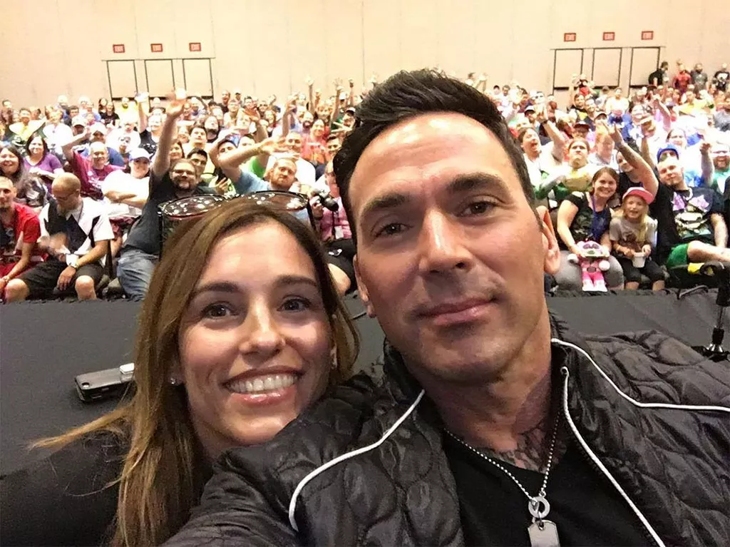 rs_1024x767-221120144427-1024-amy-jo-johnson-jason-david-frank-instagram-cjh-112022